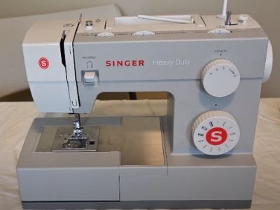 Singer 4411 budget sewing machine for thick fabric