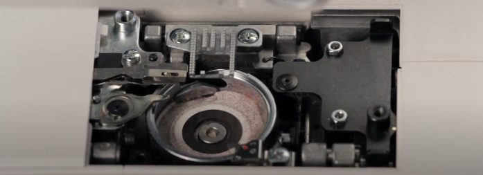 how to clean a sewing machine bobbin